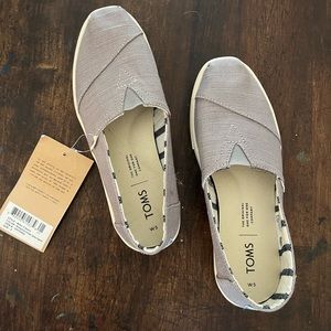 Brand new with tags size 5 toms